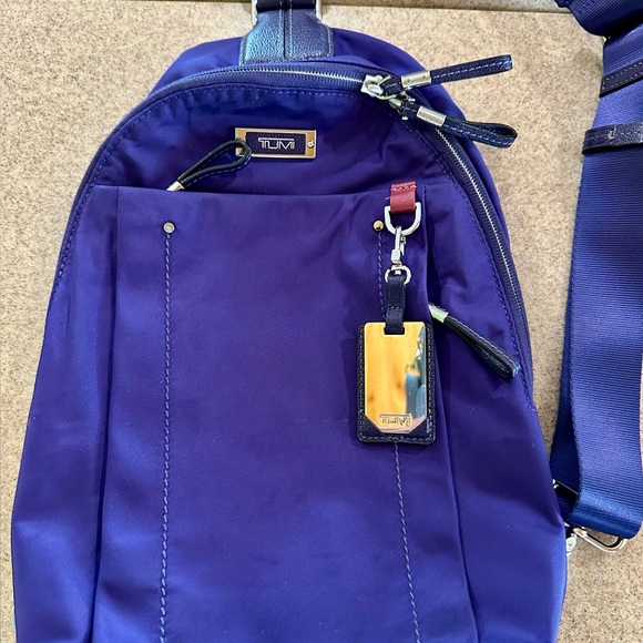 MINT CONDITION - Voyageur Brive Sling Backpack PURPLE - Picture 1 of 9